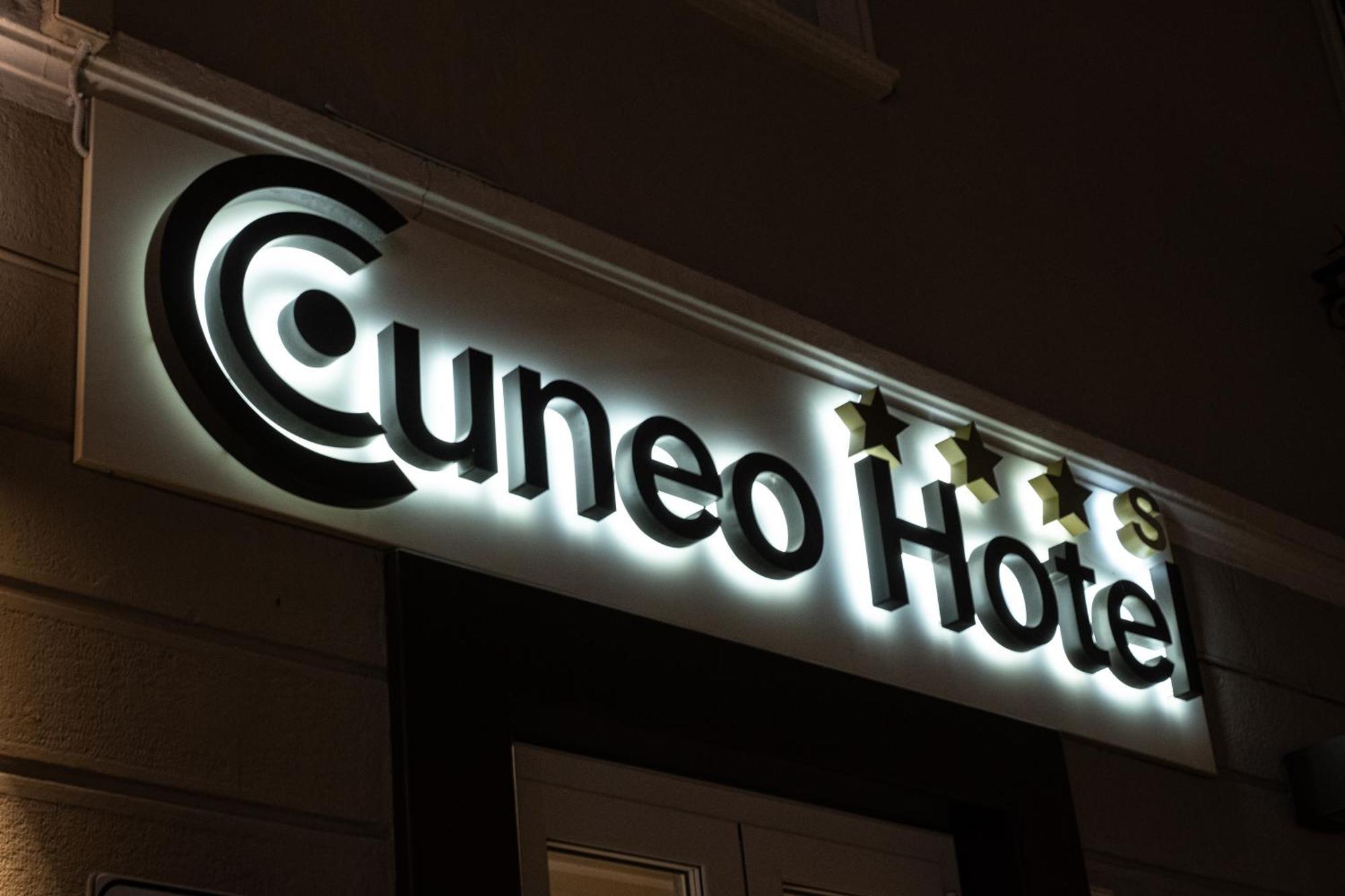 Cuneo Hotel Esterno foto