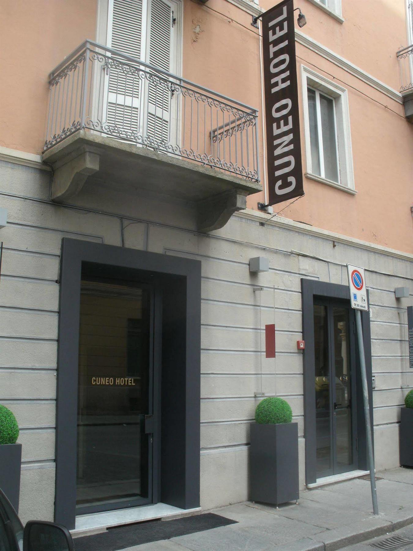 Cuneo Hotel Esterno foto